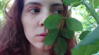 ASMR Romana (lo-fi). Soapte si vorbit gentil + natura. Ciripit, fosnet de frunze, padure si ploaie.