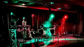 4 x RCF TTL4 and 2 x RCF 9006 soundcheck