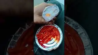 Chalti gadi main fast food 😜😋 #shorts #viral #vlog #tranding #fastfood #smartphone #automobile
