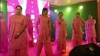 ഒരേ താളം, ഒരേ ഭാവം. ആദ്യത്തെ പെർഫോമൻസിൽ അക്ഷരാർത്ഥത്തിൽ ഞെട്ടിച്ചു കളഞ്ഞു.. മിടുക്കി അമ്മമാർ 🔥🔥🔥🔥