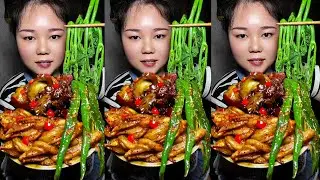 Satisfying Eating Show &ndash; Braised Pork Bone & Boneless Duck Feet