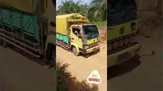 Trick truck nanjak di jalan licin like dan subscribe  