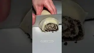 Oreo Cinnamon Rolls (Cookies and Cream Cinnamon Rolls)