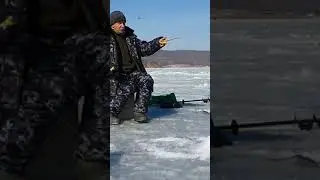 블라다보스톡 얼음바다낚시/Fishing in the frozen sea of Vladivostok