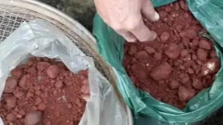 Pedras preciosas em estado bruto na natureza. Como ela é?