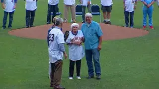 PHI@MIL: Kuenn tosses out first pitch for '82 team