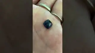 W6915-sapphire-blue-2.95-ct-sugarloaf-cabochon-ravenstein
