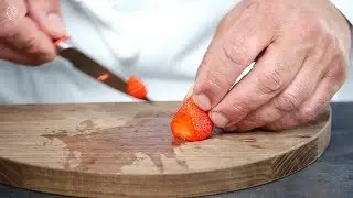 Strawberry tuiles with Vinh Dinh and Kampot black pepper - Recipe by Peugeot Saveurs