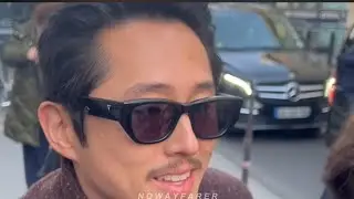 250216 Steven YEUN 연상엽 (Glenn, THE WALKING DEAD) selfie with fans in Paris 🇫🇷 @ Mickey 17 Premiere