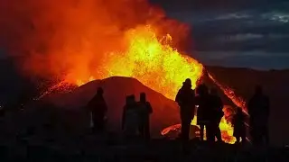 🔥YOU ARE STANDING IN FRONT OF A RAGING VOLCANO AND EXPERIENCE THE VIEW OF A LIFETIME!Iceland Volcano