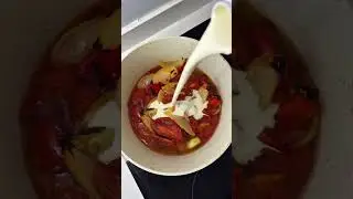 Delicious Roasted Tomato Soup with Creamy Cheese Topping #Receta #SopaDeTomate #Tomato