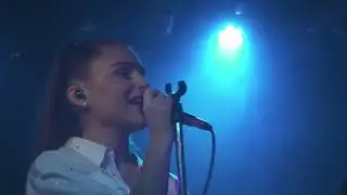 Obrazovky (naživo z Christainie)