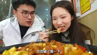 Hubei really knows how to eat. They are so knowledgeable about food. They are just old foo