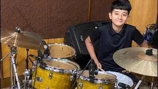Penampilan Qalvin Drummer Di Acara Penutupan Kongres ke - VI Partai Demokrat.