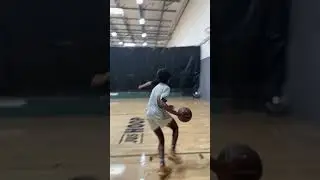 Z Wade with a great up & under finish with the inside hand 🎒 #shorts
