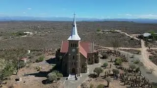 De Hoop lies just outside Oudtshoorn in the Klein Karoo, a small rural settlement