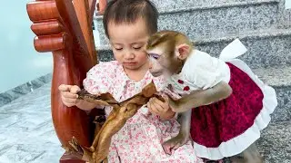 Do you want some Monkey Kaka? This cake is delicious