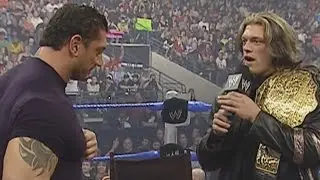 Батиста и Эдж вступают в словесную перепалку в выпуске &laquo;The Cutting Edge&raquo; на SmackDown, 1 июня 20...