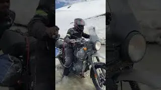 Water crossing difficulties.          #ladakh #mountains #offroad #ladakhtrip #watercrossing
