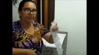 Toalha de mesa branca com aplicação de renda