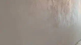 muur vlak maken met roodband van knauf