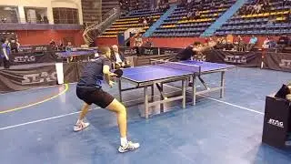 اللاعب يوسف عبد العزيز واللاعب على غلاب فى نهائى بطولة الجمهورية لتنس طاولة عمومي فردى الرجال ٢٠٢٥