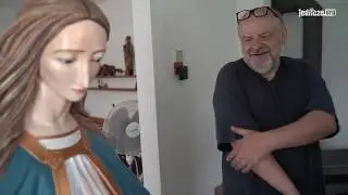 Kopia rzeźby Matki Bożej z kapliczki z Gietrzwałdu autorstwa Pawła Leszegi