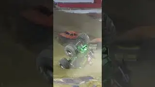 БЕЗУМНАЯ авария монстр-трака - Grave Digger - Monster Jam #monsterjam #monstertrucks #crash