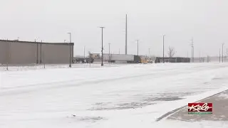 Travelers brave cold weather, snow