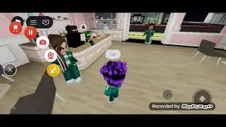 We're working at ice cream shop and we went home with mum #roblox
