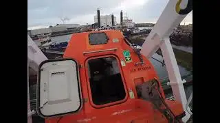 Palit ng expired First Aid kit sa lifeboat #seafarer  #seaman #offshore  #ship