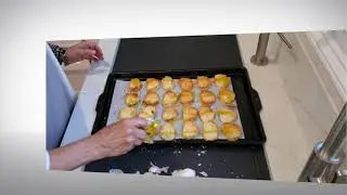 avocado garlic crostinis