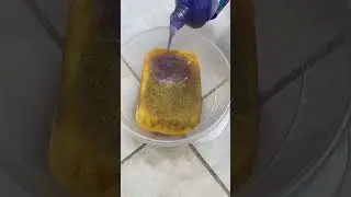 A few quick sponge squeezes 🧽💦 #shorts #asmr #satisfying #spongesqueezing