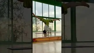 Headstand play #yoga #yogapratiği #melekileyoga #yogawithmelek #yogadersi #headstand