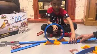 Building car track/ car/@hot wheel/ lesson/ learning mistake/ don&rsquo;t give up