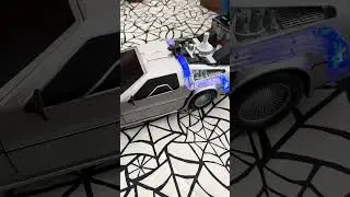 Как выглядит ведро для попкорна AMC Delorean из фильма &laquo;Назад в будущее&raquo;?