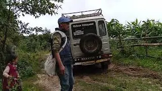 गाउँको बाटो झरी  परेर झन बाटो खतरा साढे 2 घन्टा लाएर फसेको गाडी निकालियो