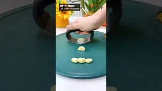 Garlic crusher #homegadgets #homefinds #garlic #kitchen #kitchengadgets #amazing #kitchentools