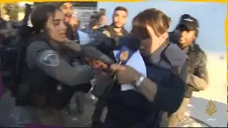 فيديو يوضح لحظة اعتداء قوات الاحتلال على مراسلة الجزيرة جيفارا البديري واعتقالها