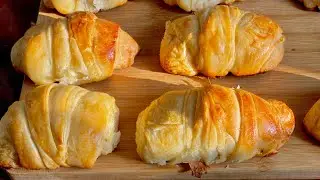Домашні «Круасани 🥐— смачніші, ніж у кав’ярні: ніжні, шаруваті та з насиченим вершковим смаком. 