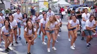 Brand New English Flash Mob - Times Square, New York 'Despacito'