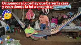 Hay que barrer y Lupe bien acostada en la casa durmiendo en pleno día – Ediciones Mendoza