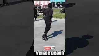 🌴🎵 YOU SHOULD BE DANCING AT VENICE BEACH ROLLER DISCO PLAZA 🌞 #rollerskating #grind #disco