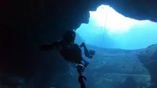 Freediving Vortex springs. Cave freediving, air pocket at vortex springs.