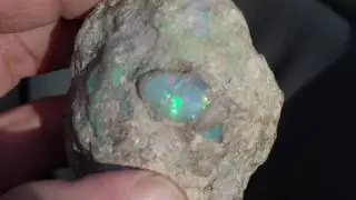 120 gm chunk Wollo opal.MOV