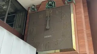 廃墟ビル…呉そごうからくり時計「世界の人形時計」