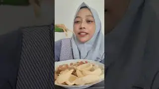 Makan gado2...asli Madiun y...tapi yang jual orang Ujungpangkah saja..rasanya mantul 