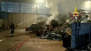 Prato - Incendio capannone industriale