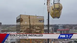 Rawlings&rsquo; Gold Glove statue lifted onto tower at Westport Plaza