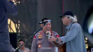 Iwan Fals Feat KAPOLRI - BONGKAR || HUT Bhayangkara 79 Monas Jakarta